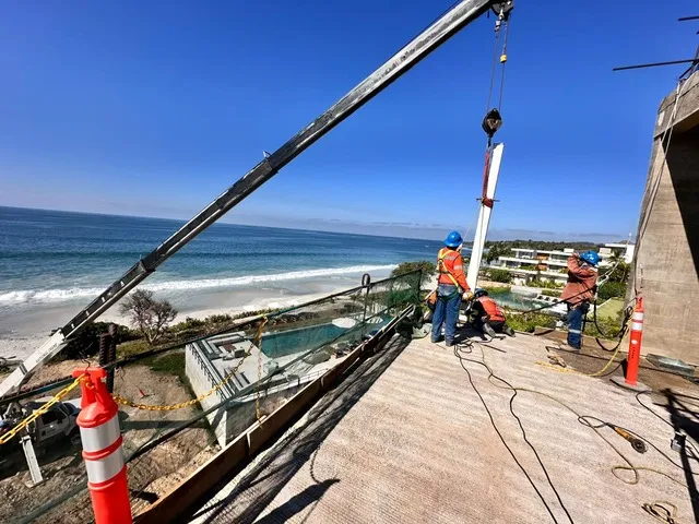 Equipo de SILSA trabajando en planta.